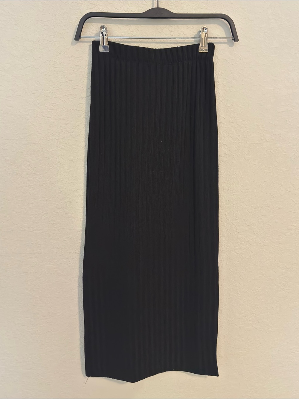 H&M Black Ribbed Knit Midi Skirt